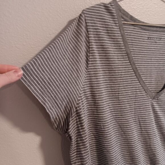 AVA & VIV Women's 3X Short Sleeve Gray Stripes VNeck Plus Size - Picture 4 of 6